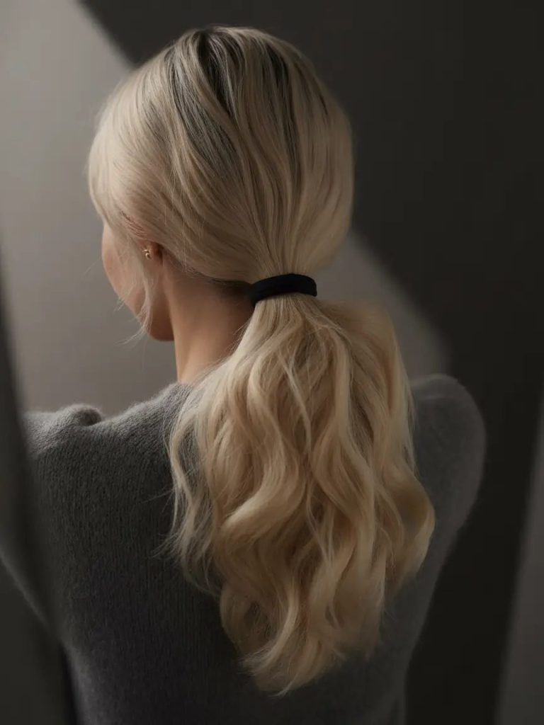 Loose Blonde Waves for Cozy Days
