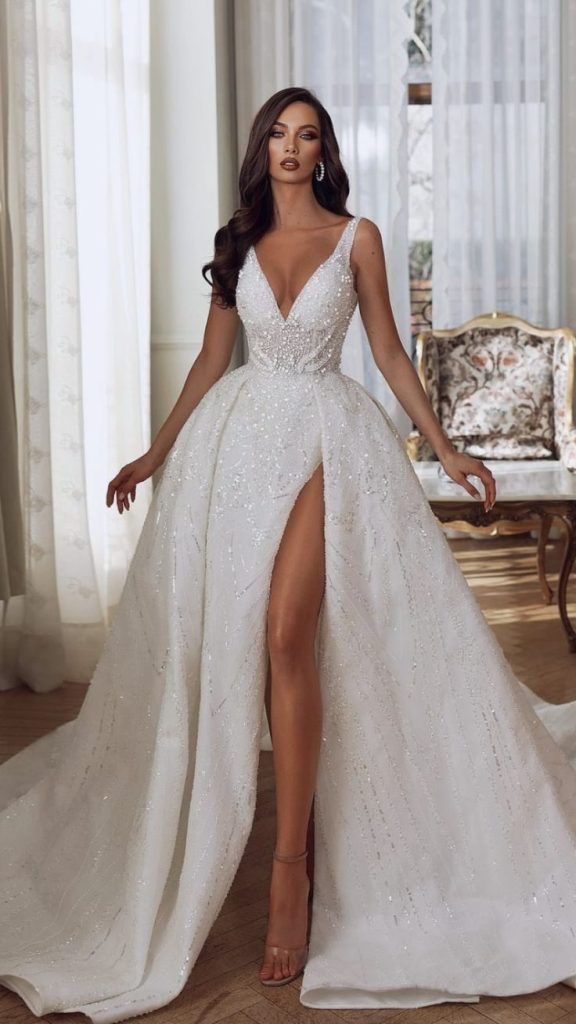 A Vision in White The Modern Elegant Bride