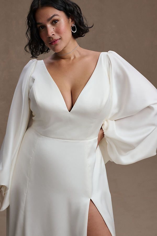 Bold and Beautiful A Statement for the Curvy Bride