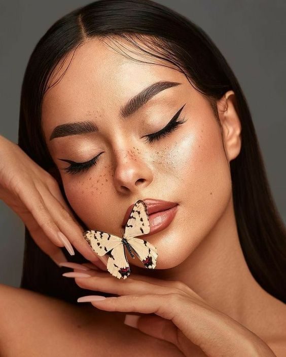Cool Summer Makeup Looks to Beat the Heat