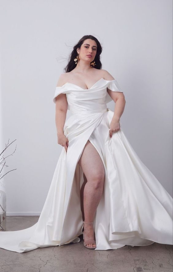 Curvy Bride Elegance