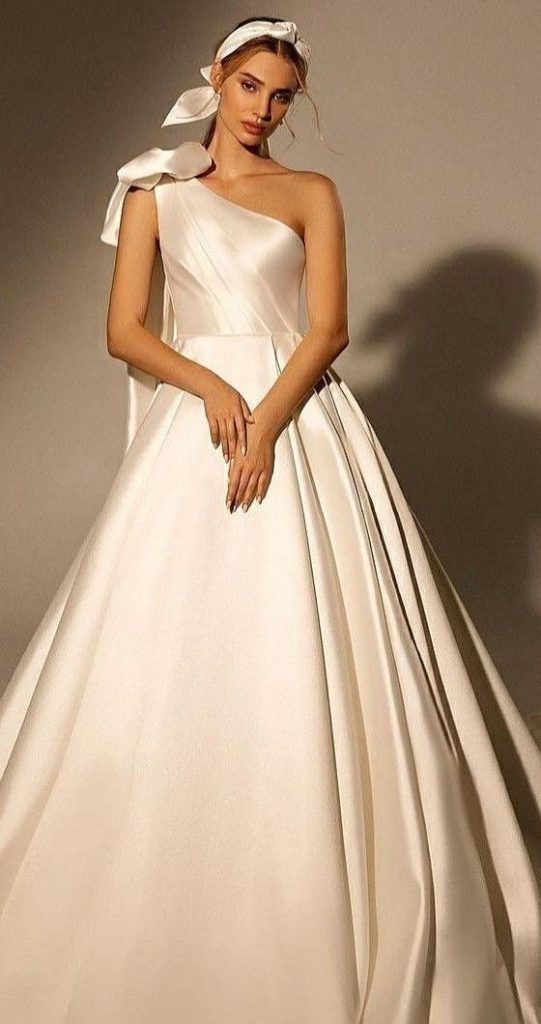 Elegant One-Shoulder Satin Gown with Bow Accent