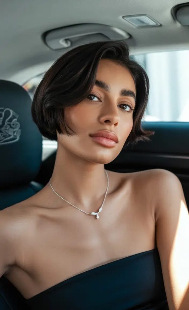 Glossy Jet Bob with Airy Movement