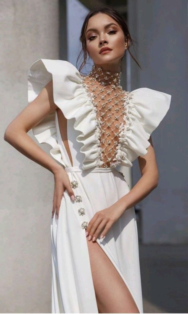 Modern Sculpture with a Romantic Twist