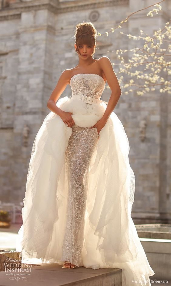 Sculpted Elegance in Contemporary Chic