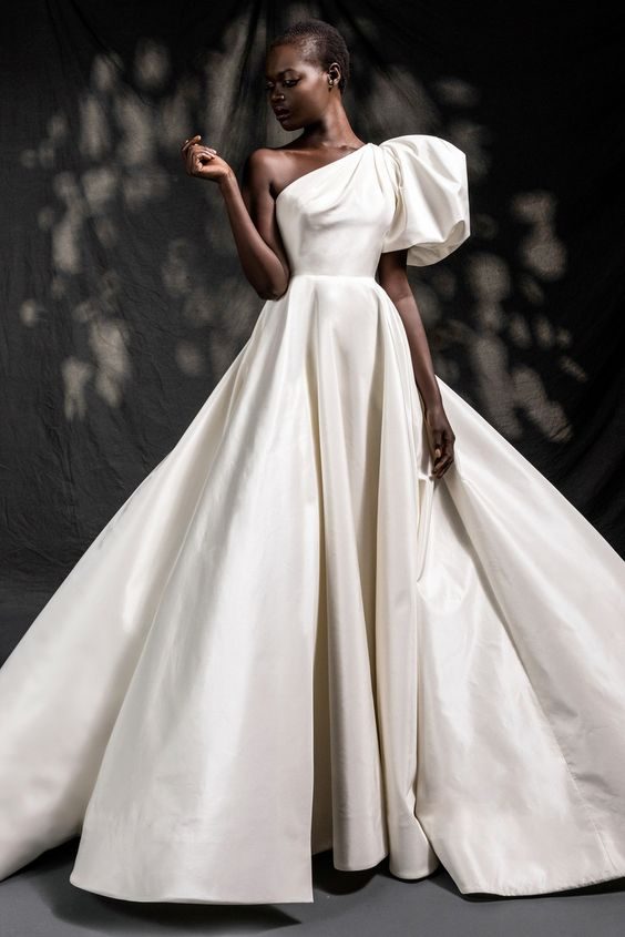 Envisioning Elegance: The Long Wedding Dress Trends