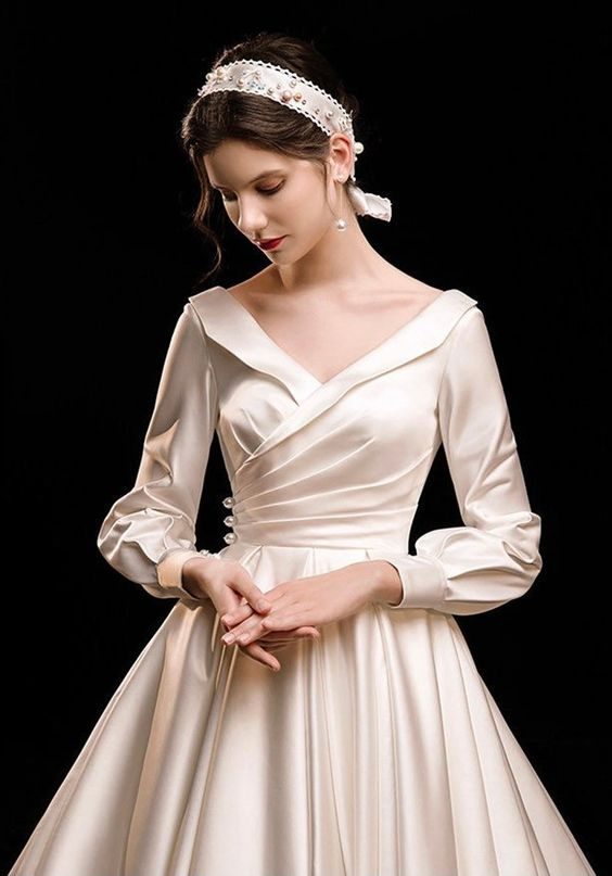 Vintage-Inspired Gown with V-Neck Elegance