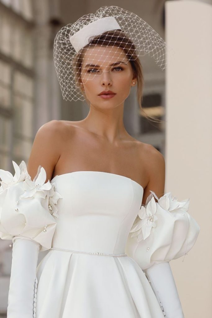 Vintage-Inspired Ivory Dress with Puff Sleeves and Veil Hat