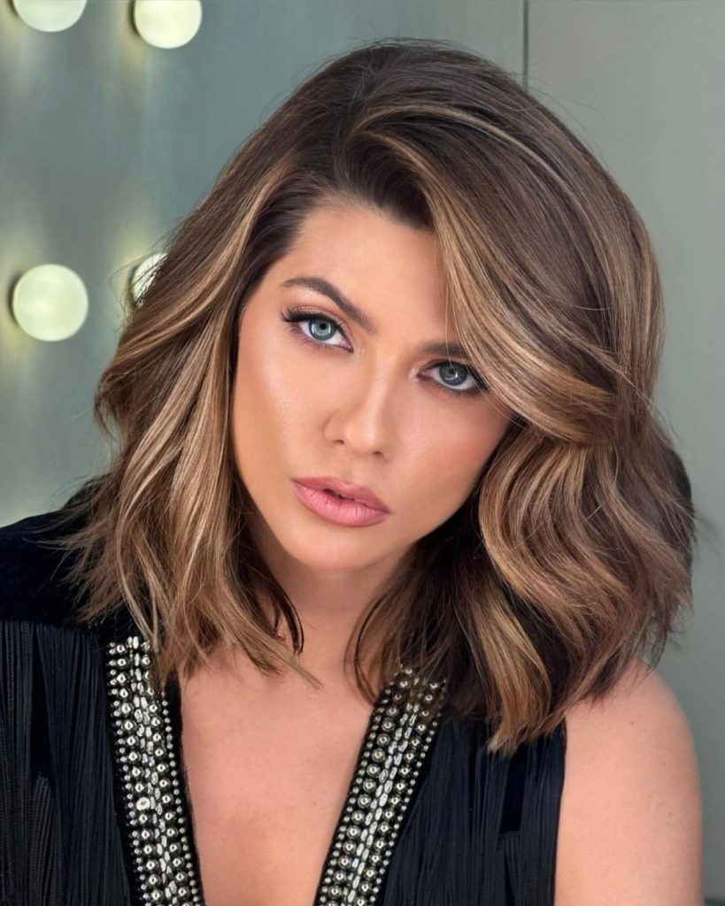 Brunette Elegance with Balayage Highlights
