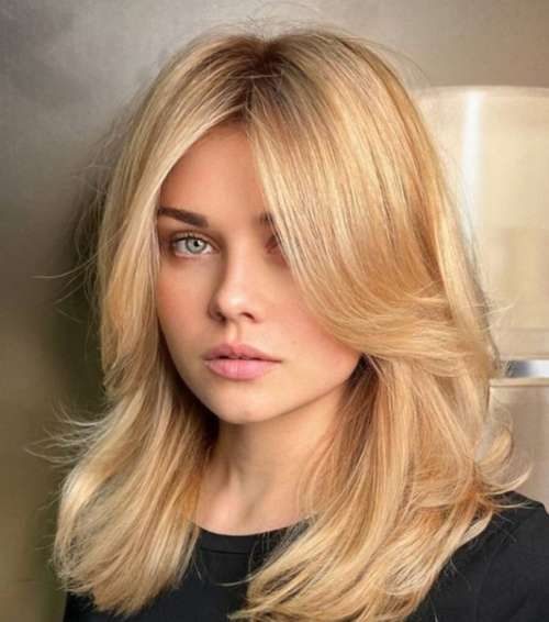 Golden Layered Cut for a Radiant Summer