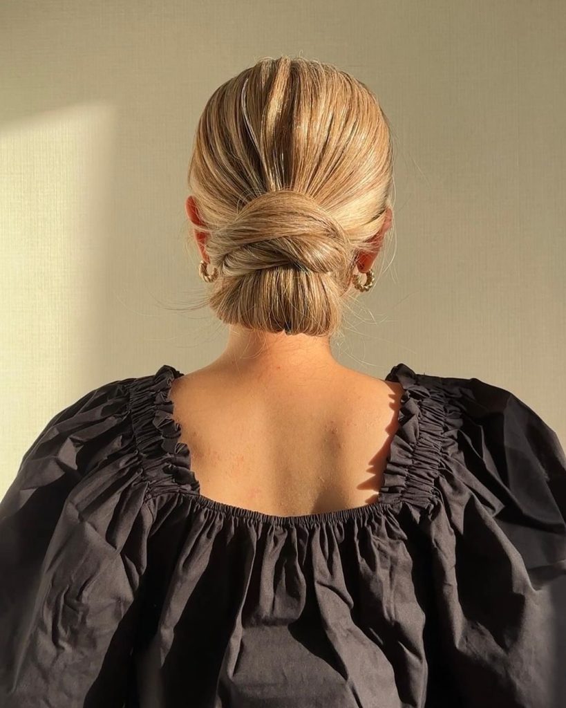 Low Ponytail with Textured Waves