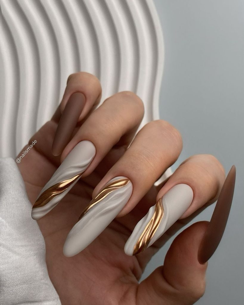 Metallic Waves on a Matte Sea