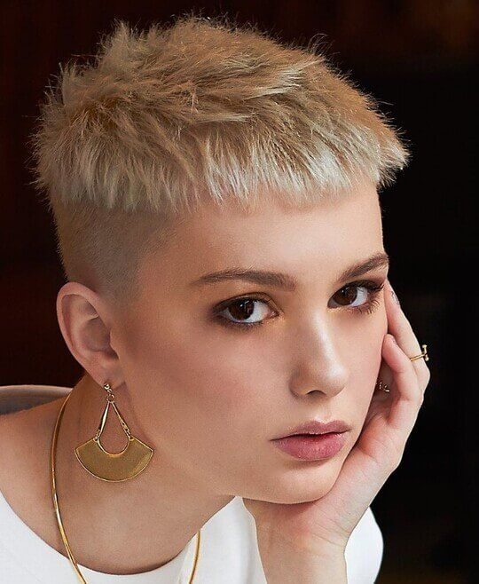 The Edgy Platinum Pixie Dare to Stand Out