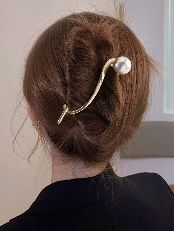 The Minimalist Chic Bun