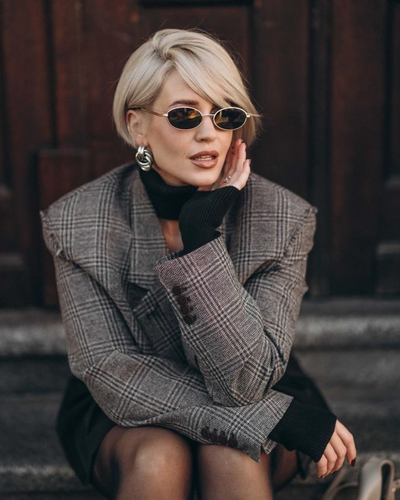 The Sleek and Chic Blonde Bob