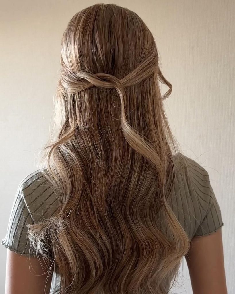 Twisted Half-Up Knot